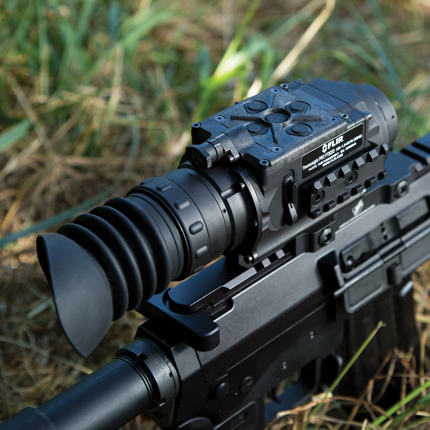 Weapon sight. Flir sight. хищник оружие прицел. оружие видение. flir t50 clip on.